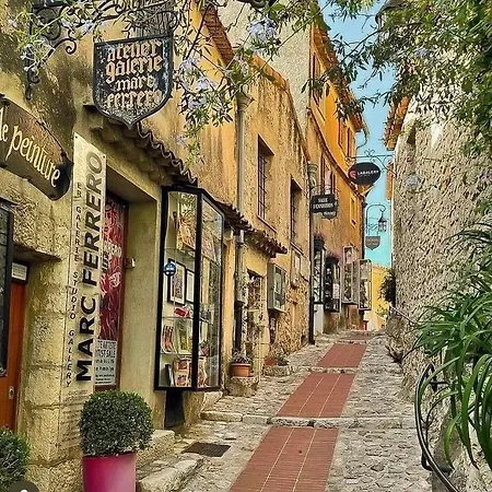 Entre Monaco Et Calme Et Equipe * Èze